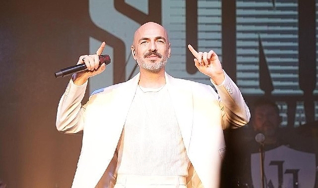 Soner Sarıkabadayı Kocaeli'de Kapalı Gişe Konser Verdi!