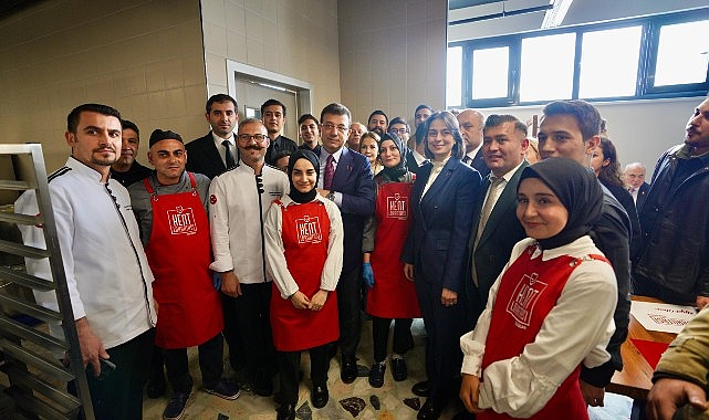  Üsküdar Belediyesi'nin Kent Lokantası İlk Yemeklerini Dağıttı