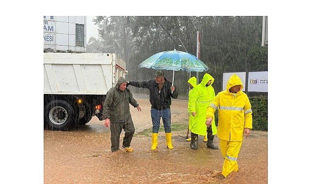 Kemer'de 384 kg/m² yağış, teyakkuza geçildi!