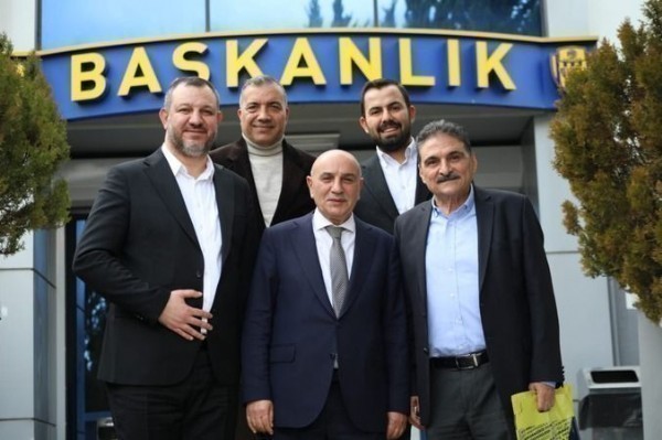 Başkanlar Ankaragücü'nde buluştu: MKE Ankaragücü'nün yeni başkanına Ankara İlçe Belediye Başkanlarından ziyaret